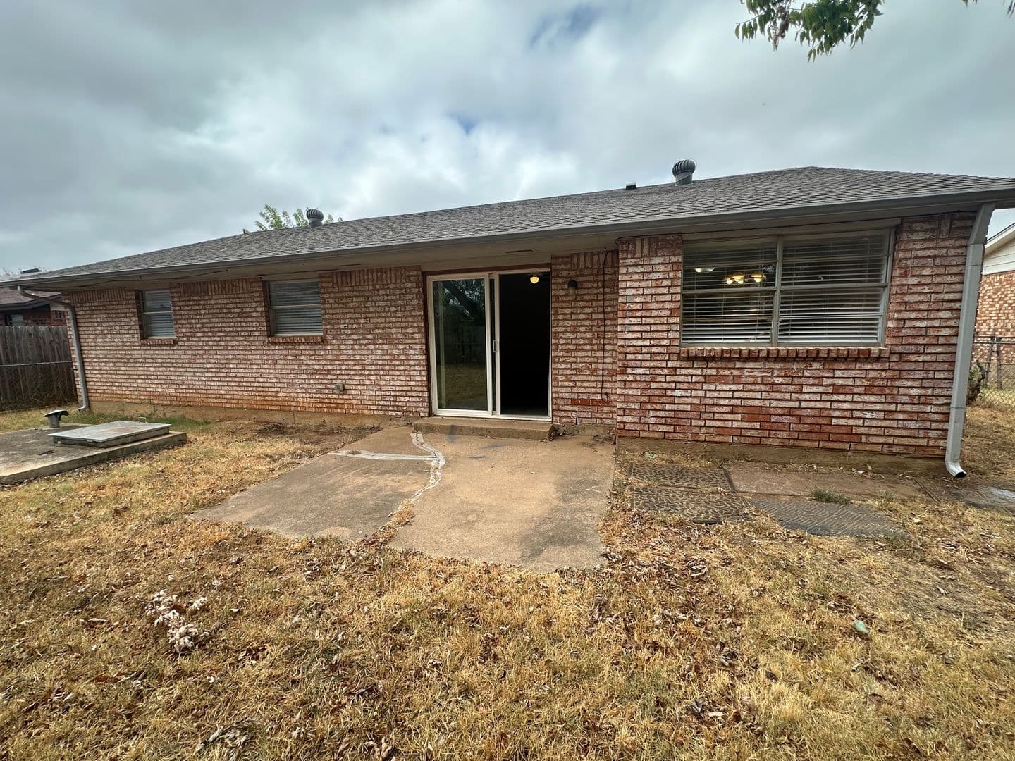 Moore House: 910 Craig Dr