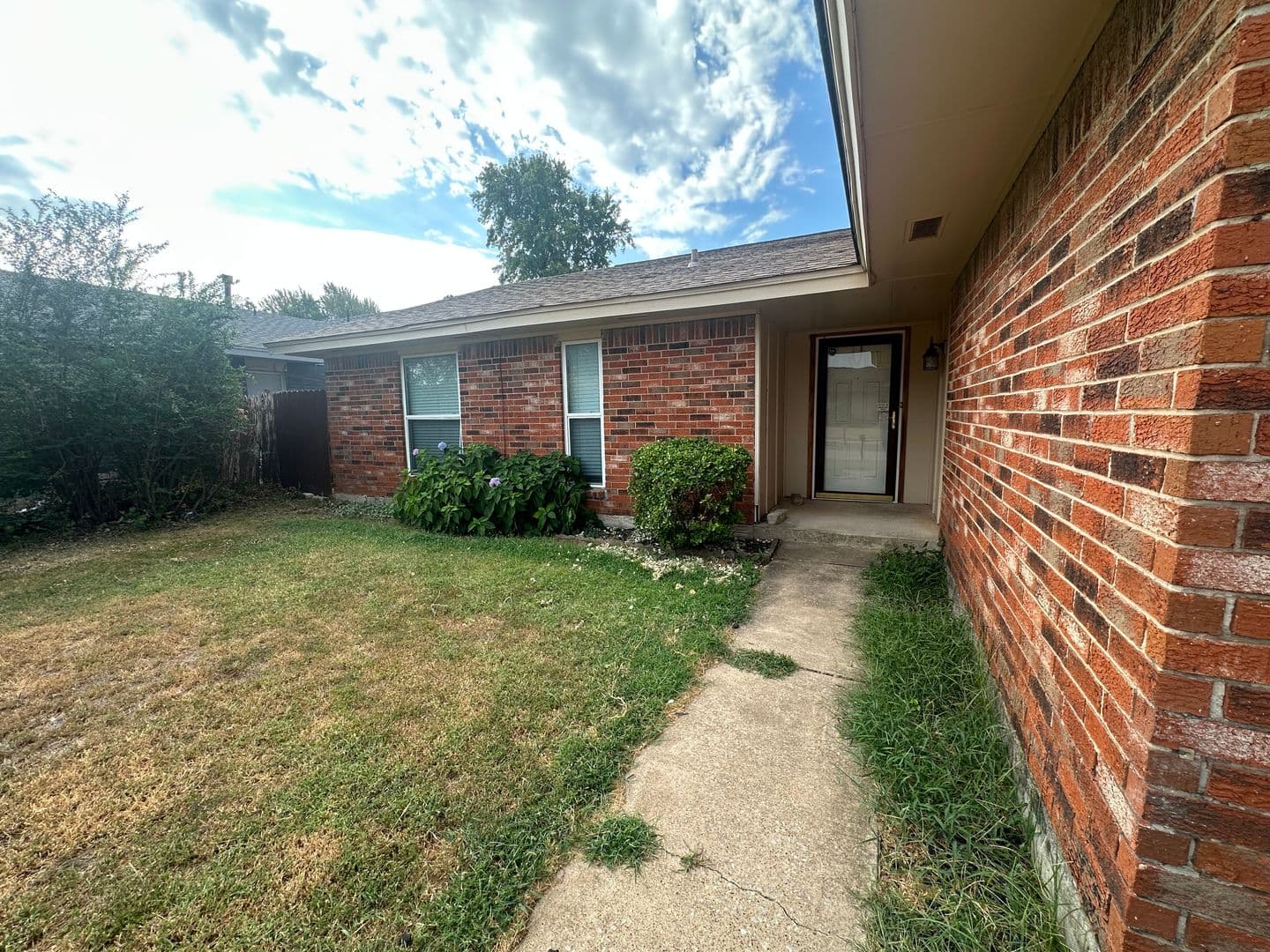 Moore House: 1112 SE 8th St