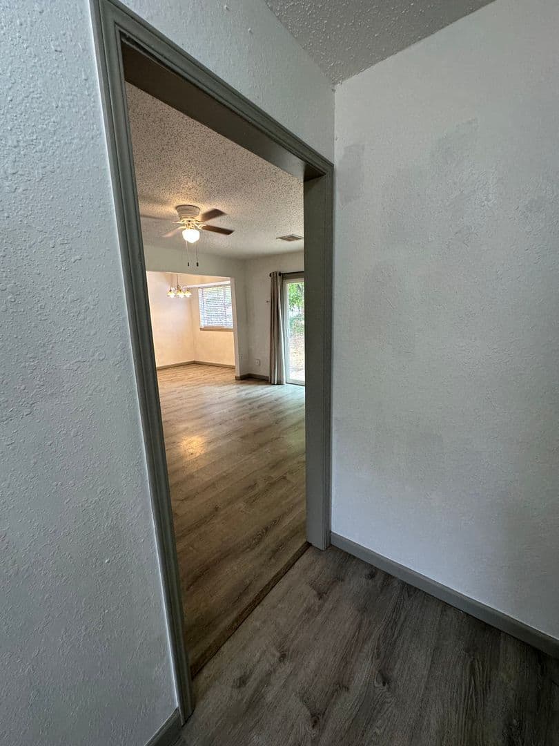 Moore House: 910 Craig Dr