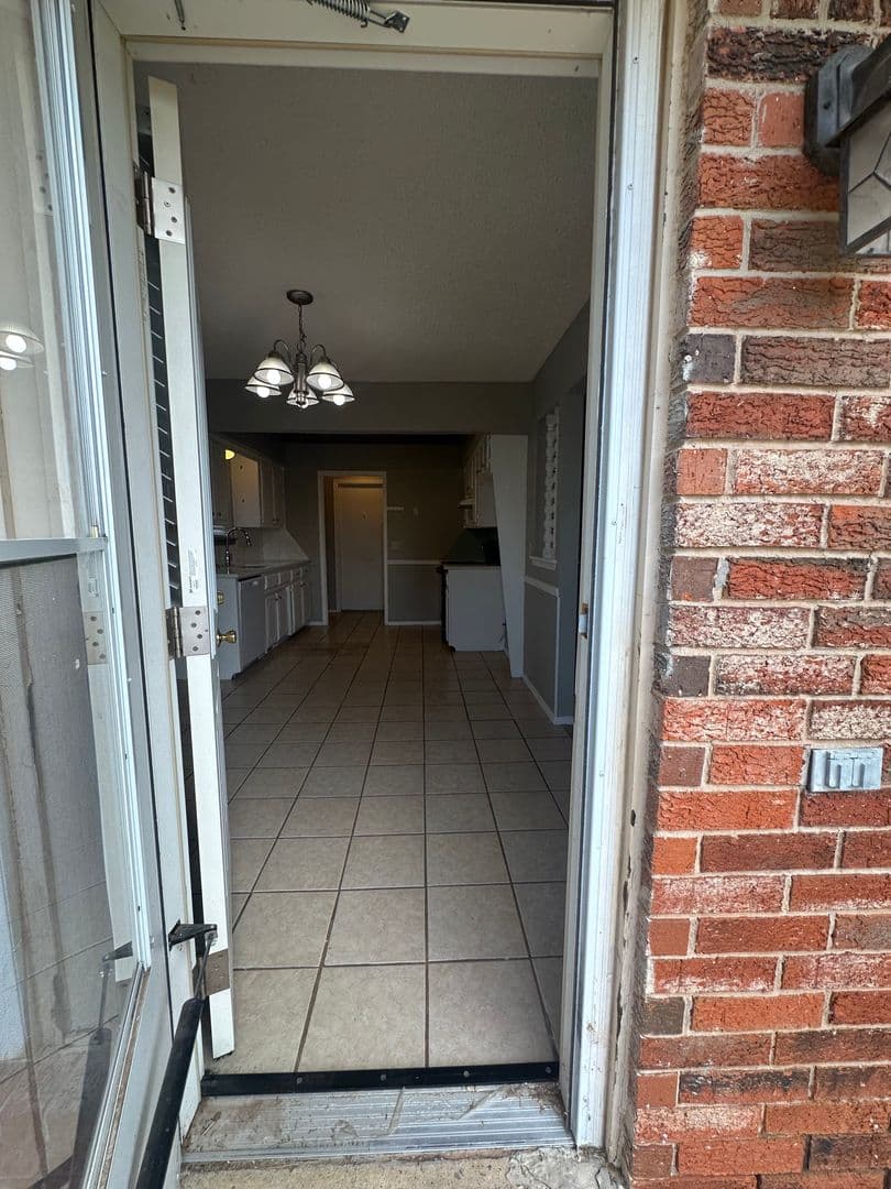 Moore House: 1112 SE 8th St