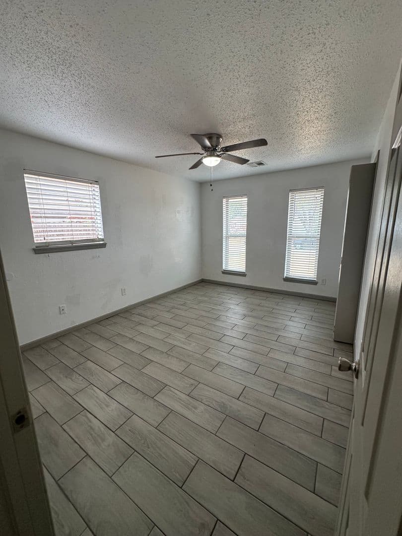 Moore House: 910 Craig Dr