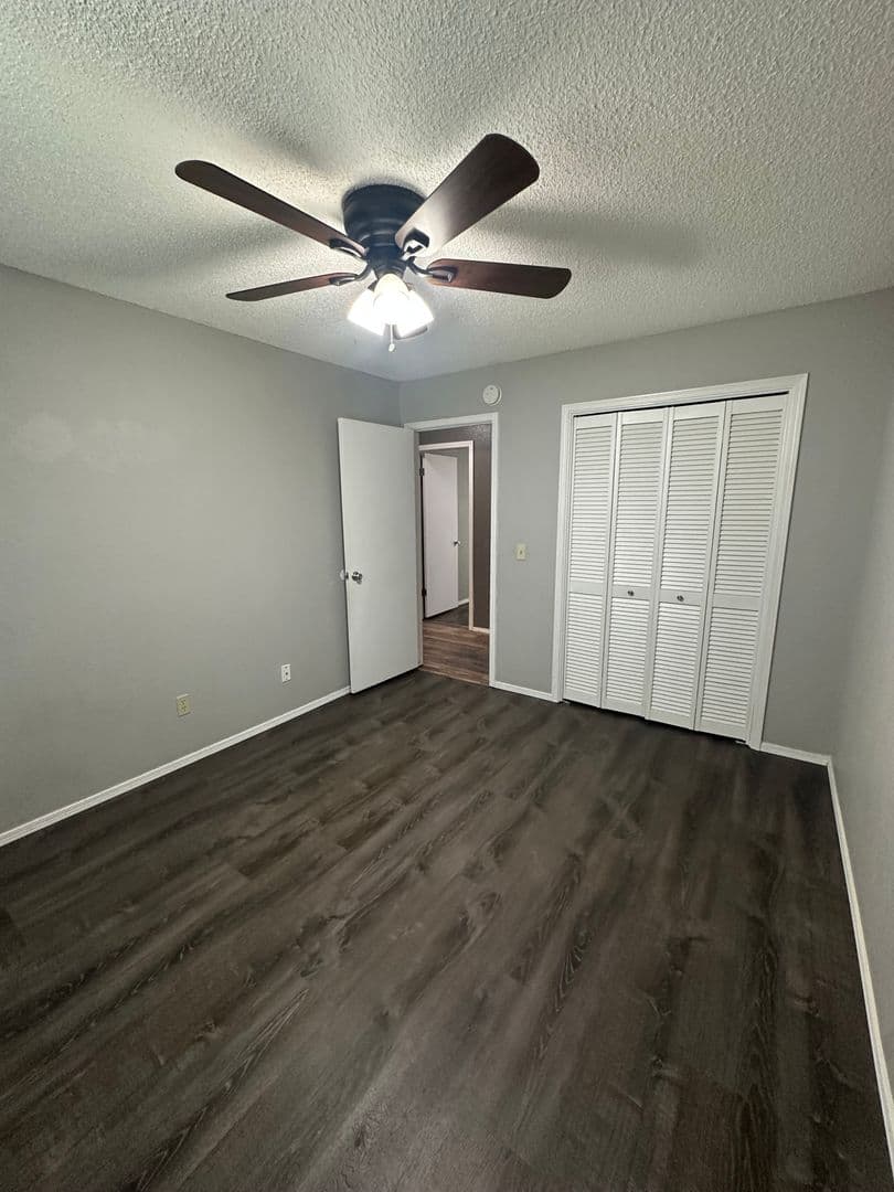 Moore House: 1112 SE 8th St