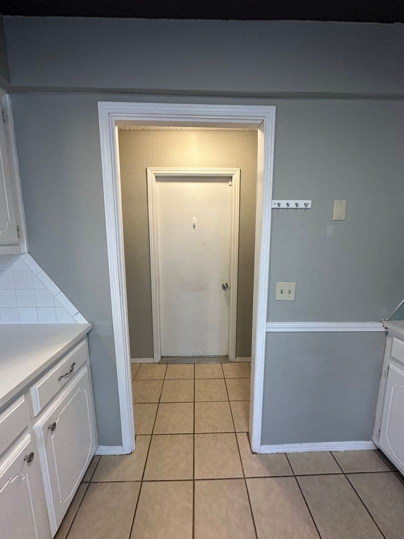 Moore House: 1112 SE 8th St