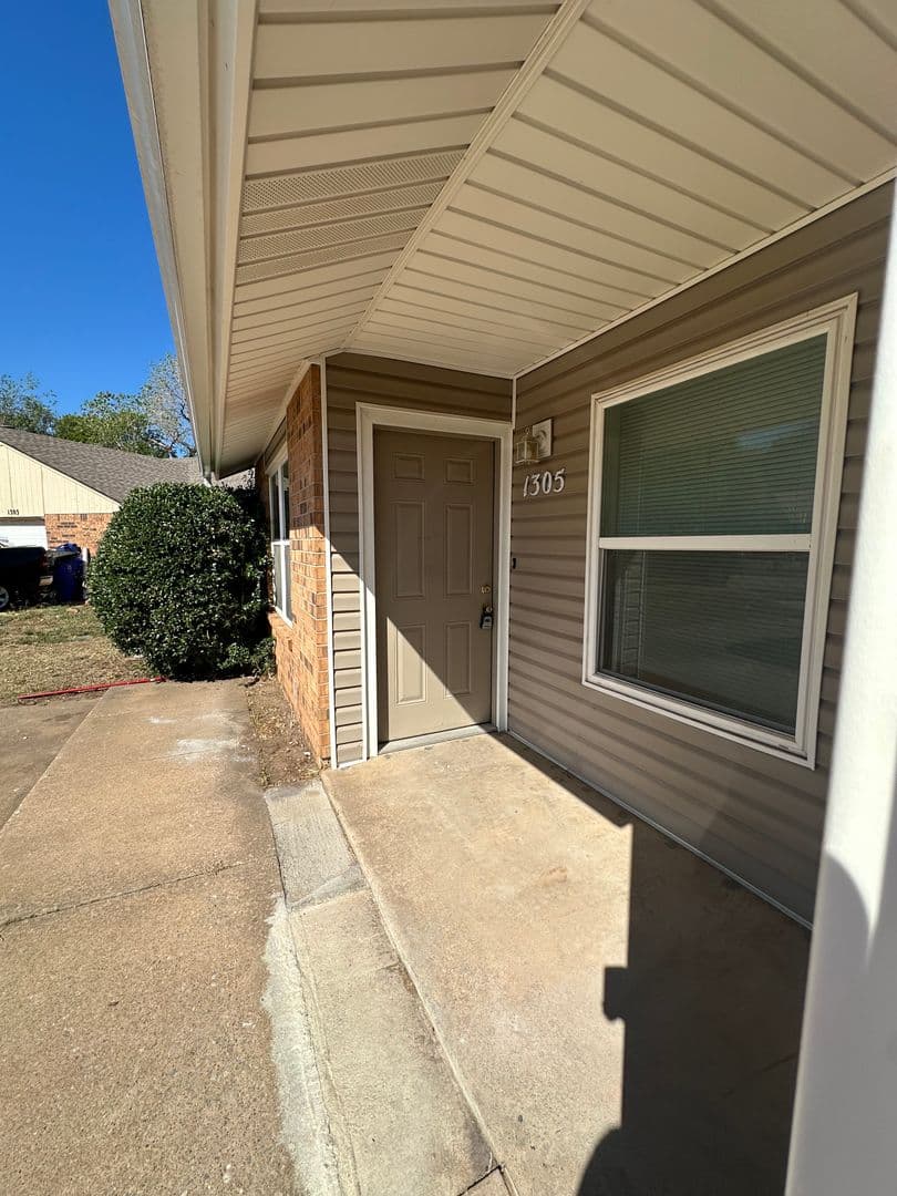 Norman House: 1305 Glen Oaks Ct.