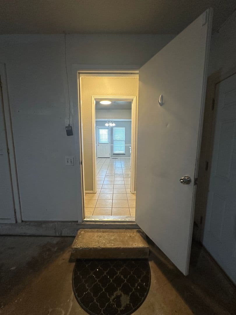 Moore House: 1112 SE 8th St