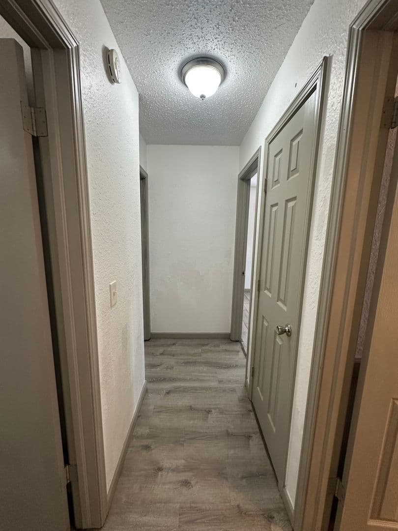 Moore House: 910 Craig Dr