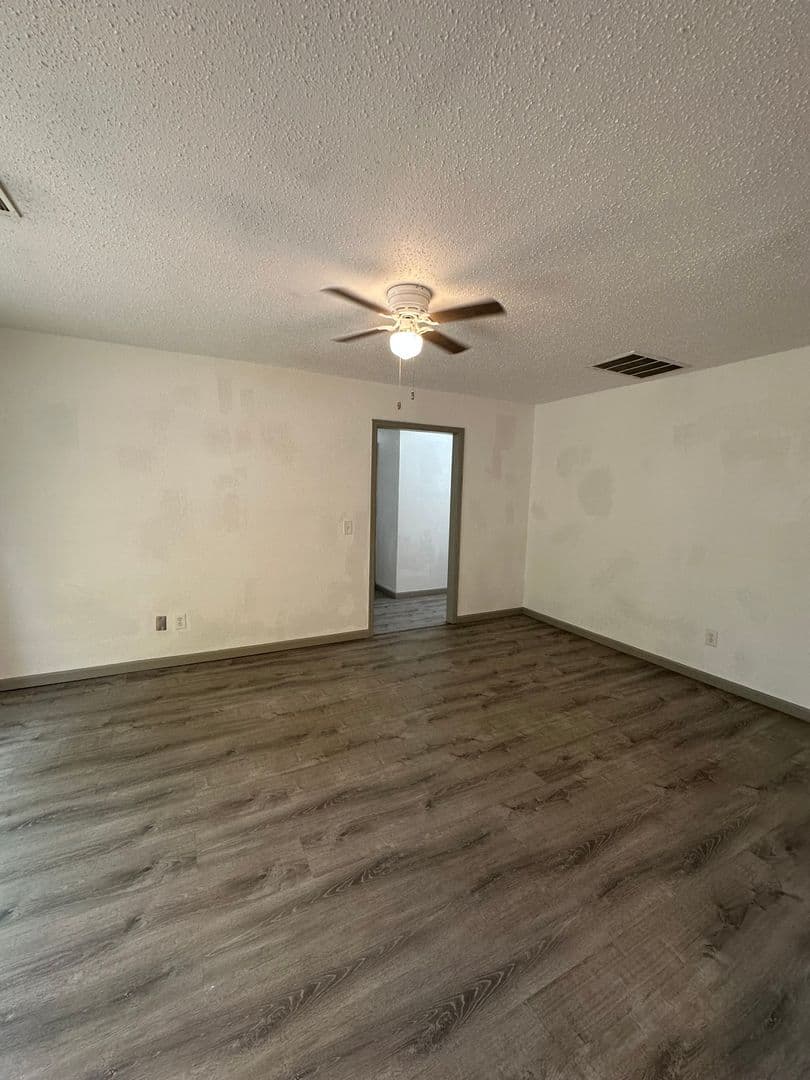 Moore House: 910 Craig Dr