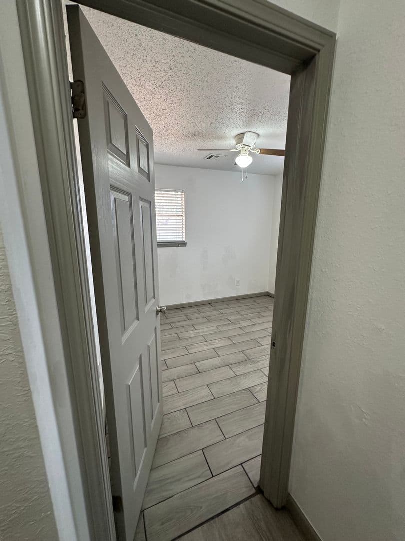 Moore House: 910 Craig Dr