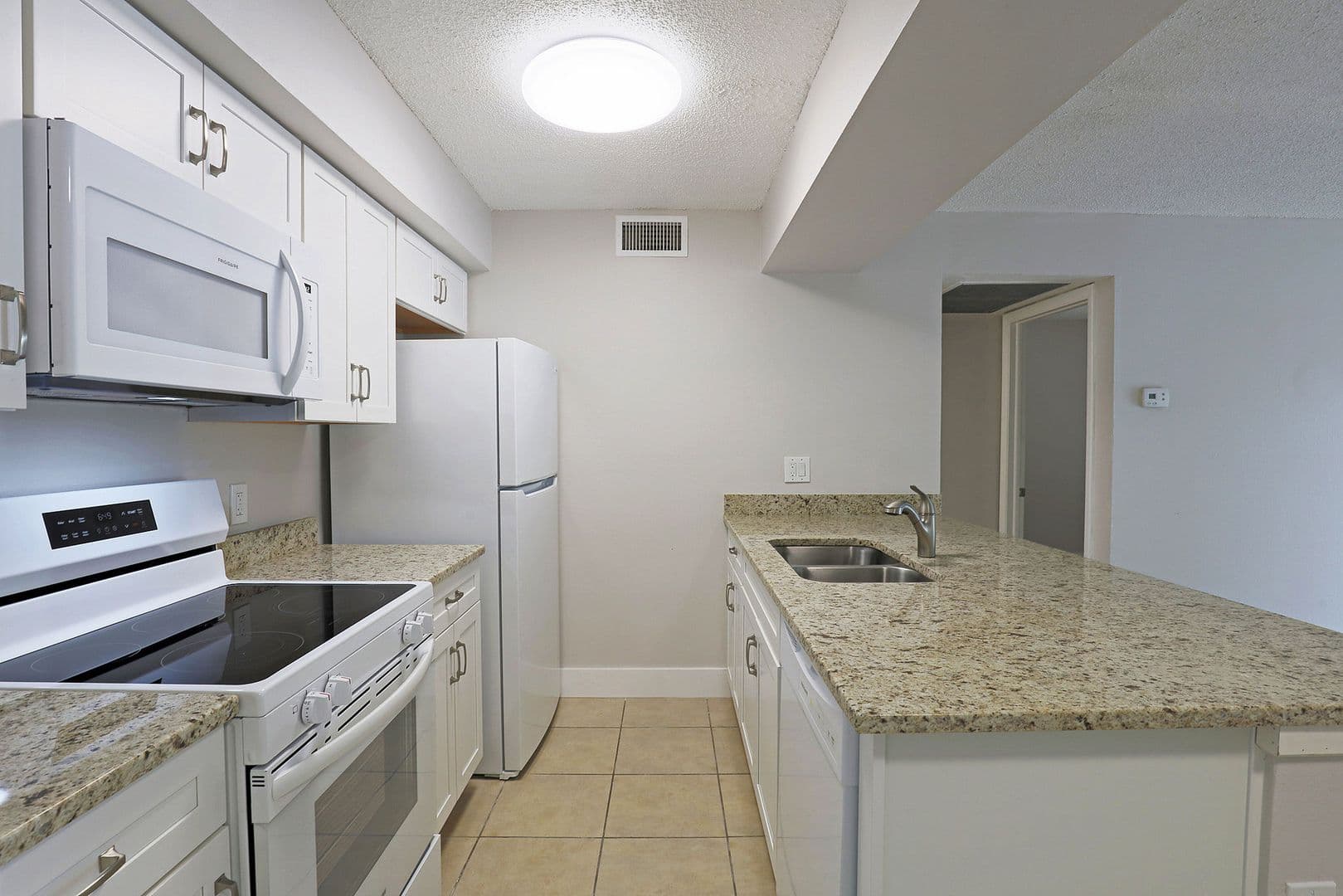 Fort Myers Apartment: 5323 Summerlin Rd #2307