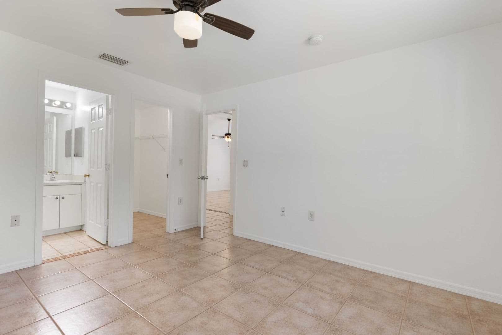 Lehigh Acres Apartment: 221 Meadow Rd.
