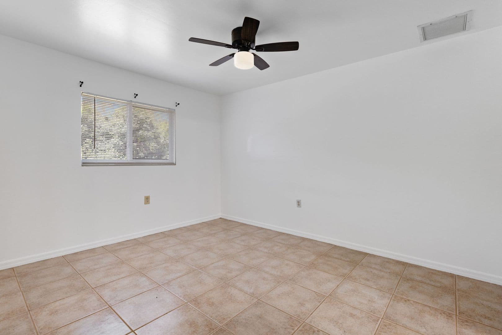 Lehigh Acres Apartment: 221 Meadow Rd.