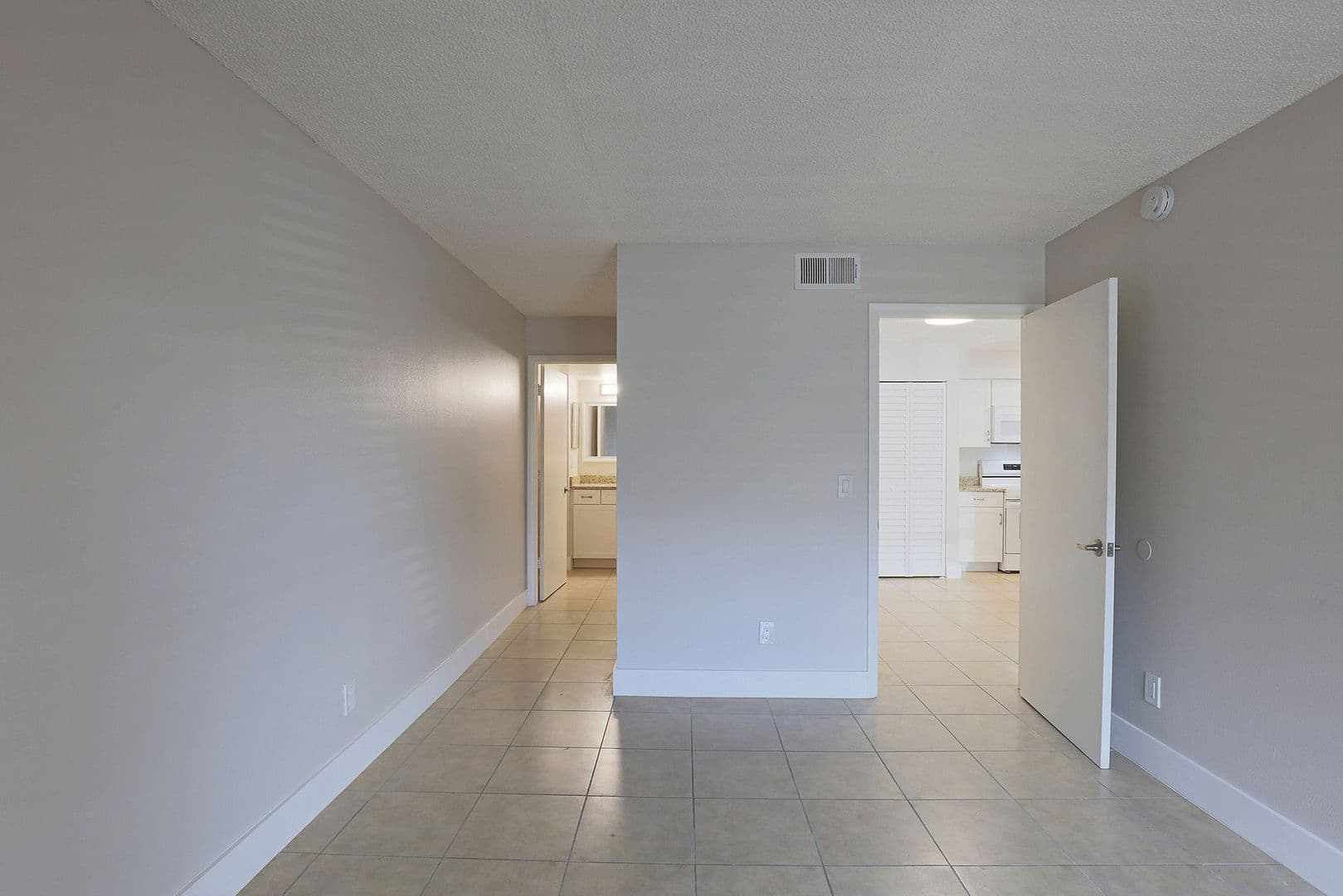 Fort Myers Apartment: 5323 Summerlin Rd #2307