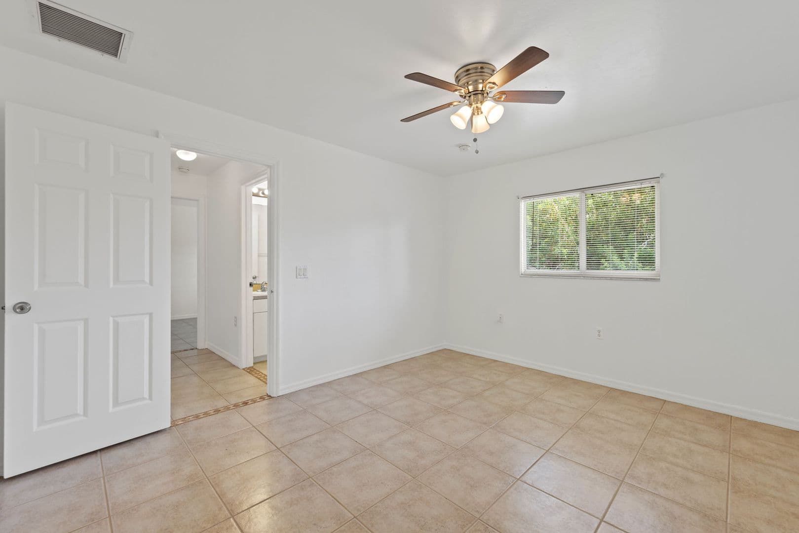 Lehigh Acres Apartment: 221 Meadow Rd.