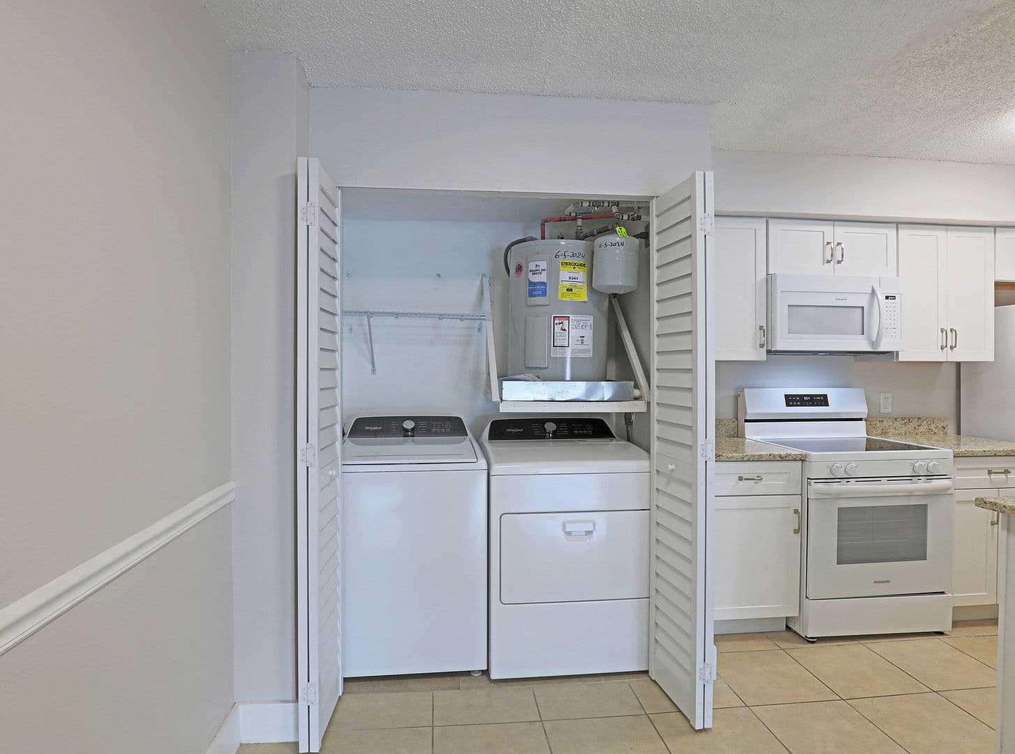 Fort Myers Apartment: 5323 Summerlin Rd #2307
