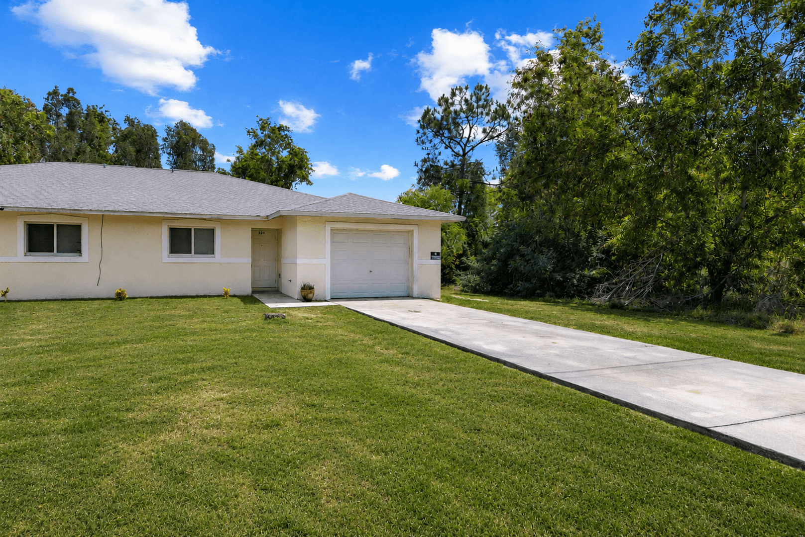 Lehigh Acres Apartment: 221 Meadow Rd.