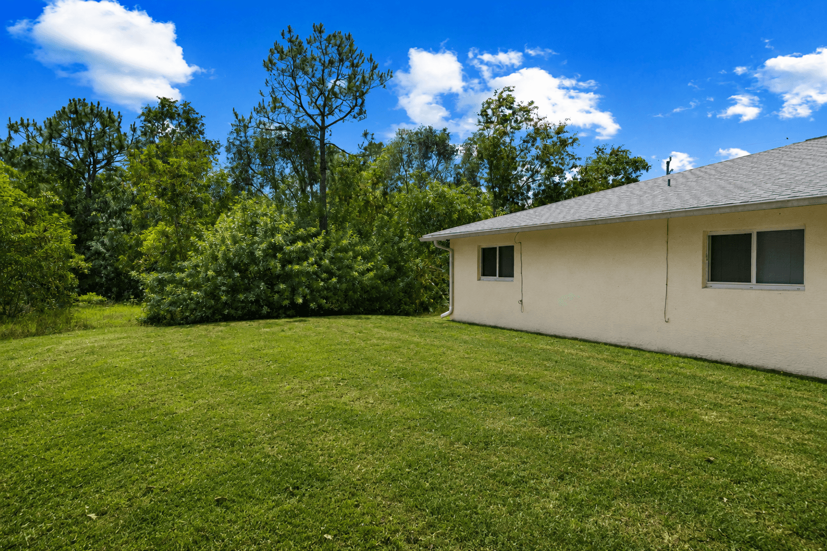 Lehigh Acres Apartment: 221 Meadow Rd.