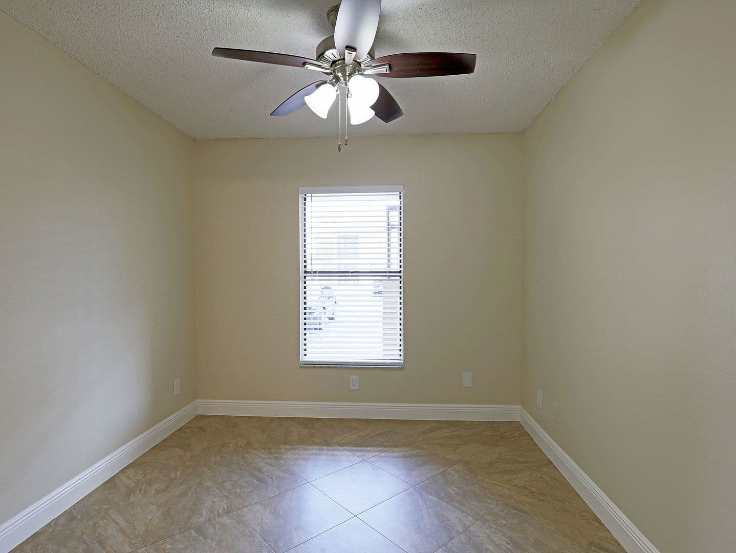 Fort Myers Apartment: 5329 Summerlin Road