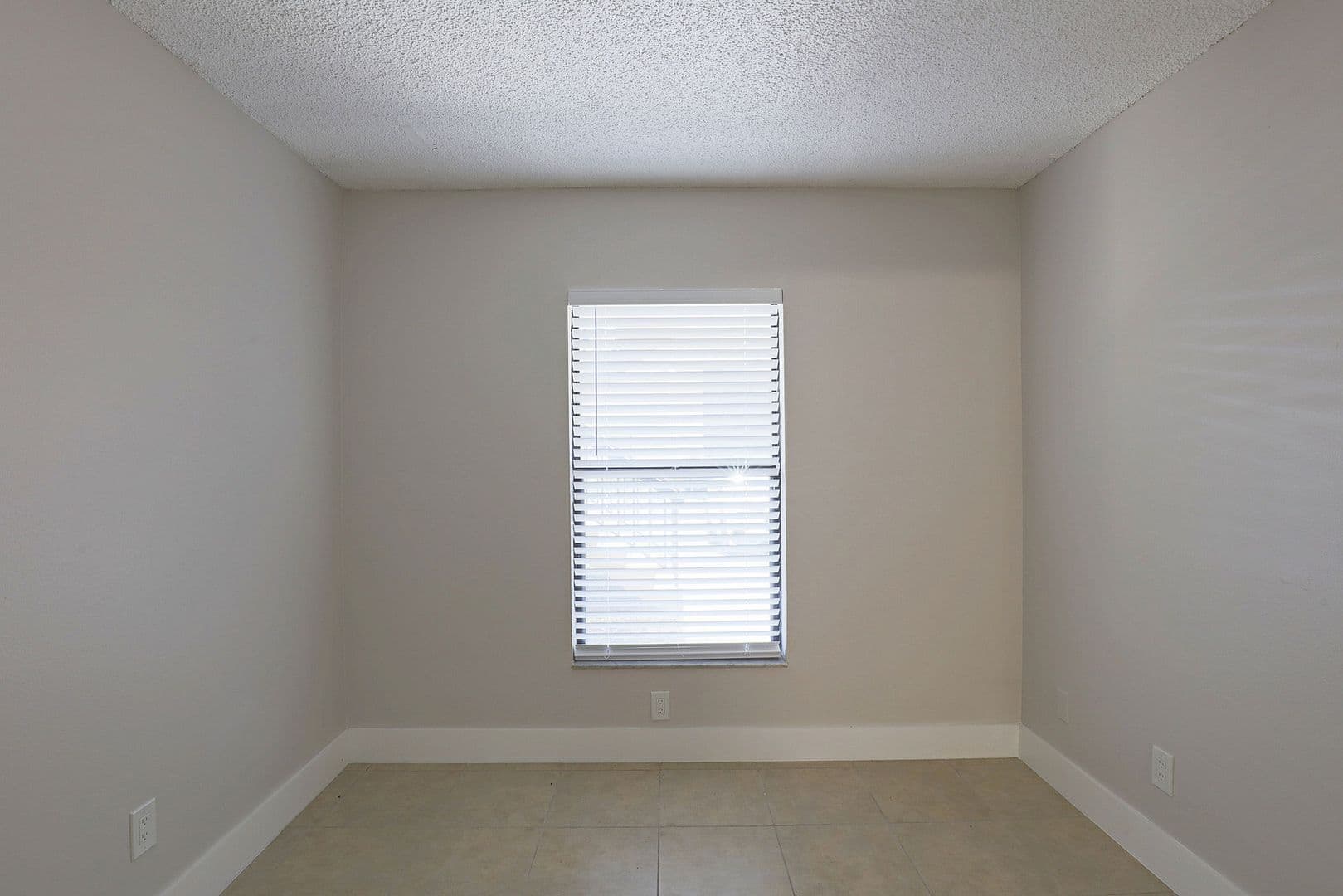 Fort Myers Apartment: 5323 Summerlin Rd #2307