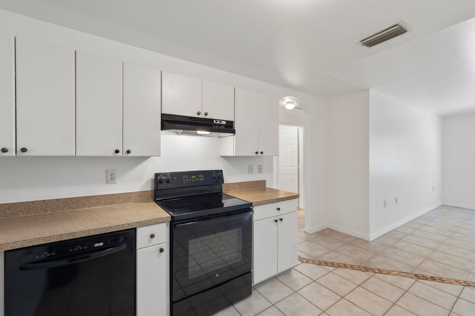 Lehigh Acres Apartment: 221 Meadow Rd.