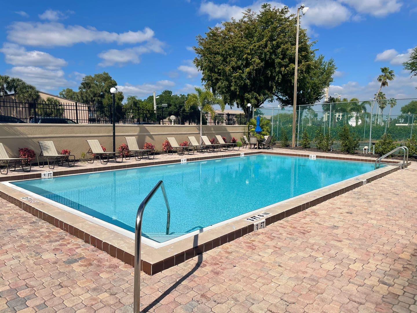 Fort Myers Apartment: 5329 Summerlin Road
