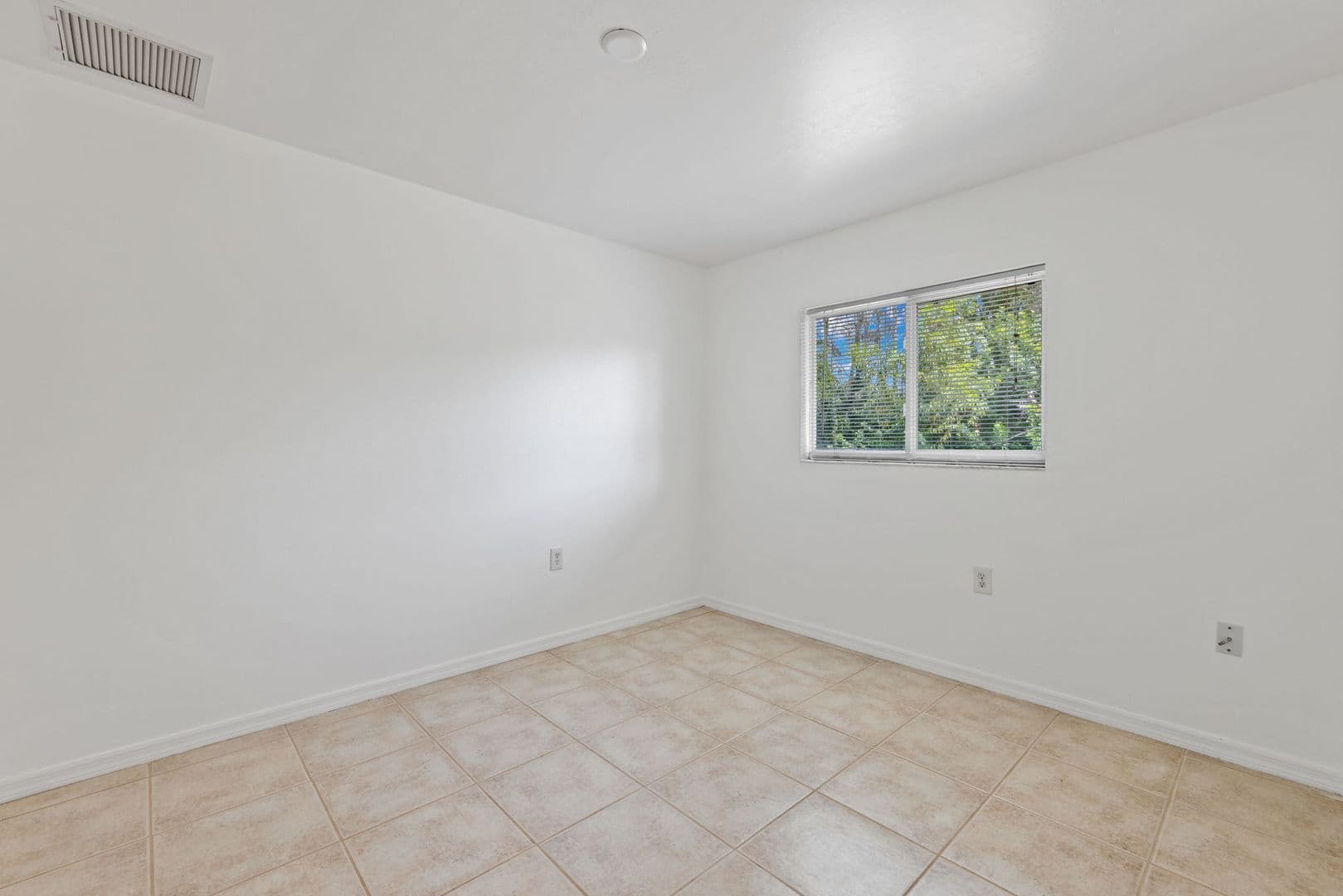 Lehigh Acres Apartment: 221 Meadow Rd.