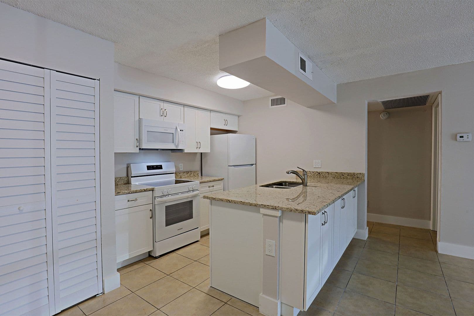 Fort Myers Apartment: 5323 Summerlin Rd #2307