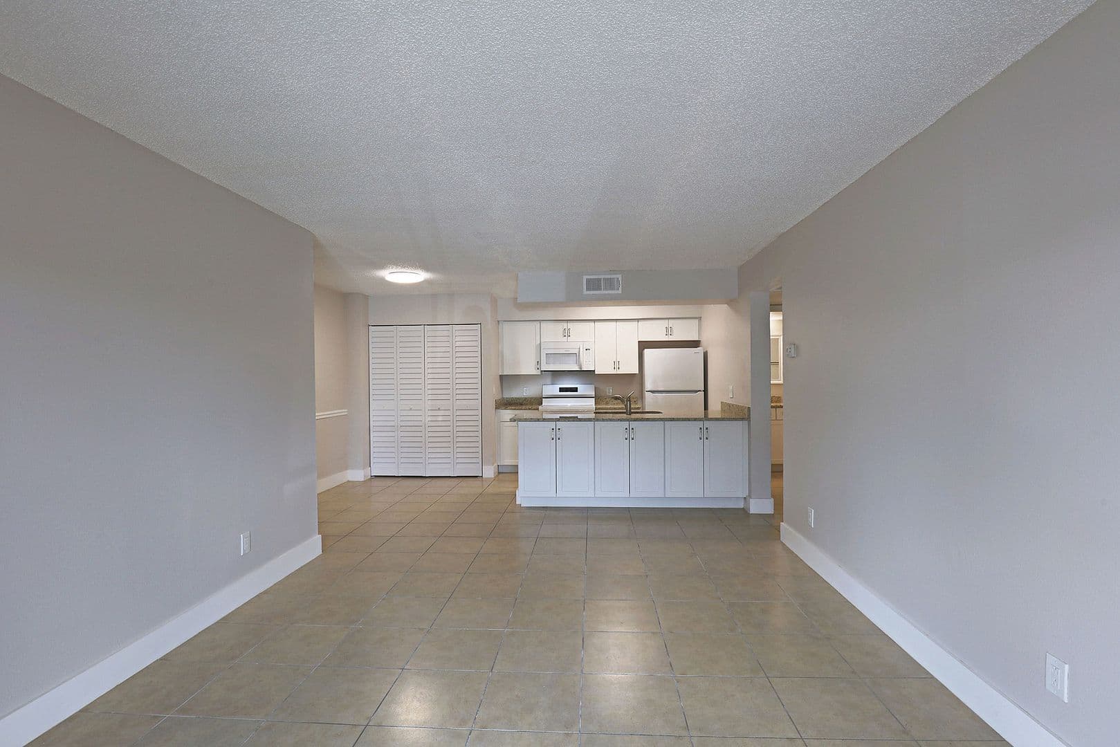 Fort Myers Apartment: 5323 Summerlin Rd #2307