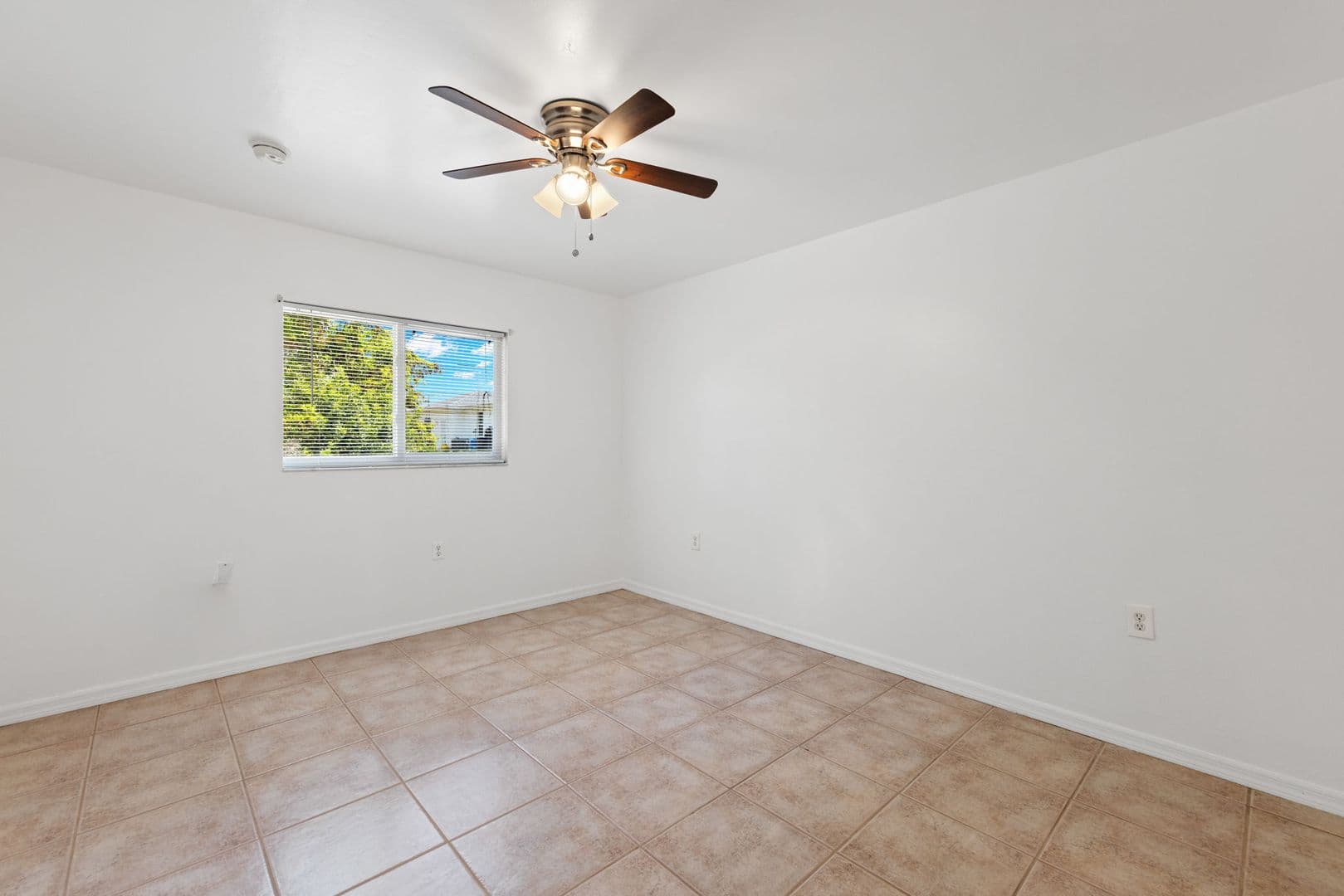 Lehigh Acres Apartment: 221 Meadow Rd.