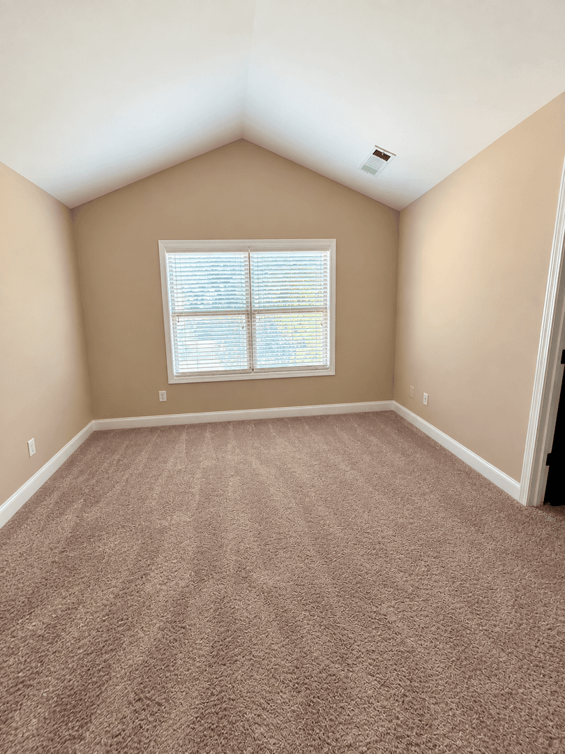 Loganville House: 424 Strawberry Walk