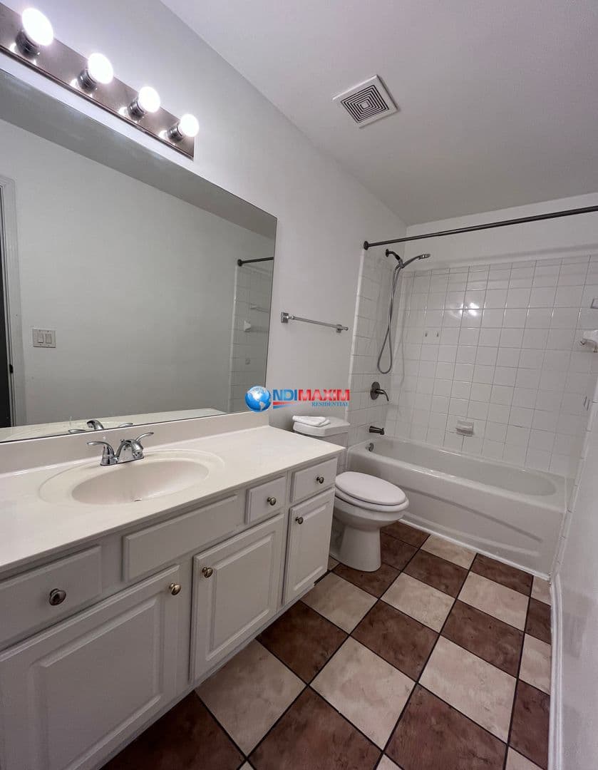 Duluth House: 4066 Parkway Circle