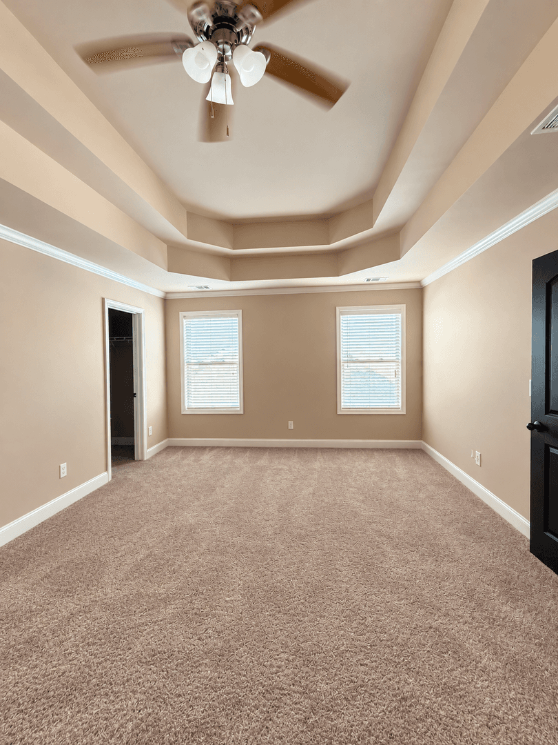 Loganville House: 424 Strawberry Walk