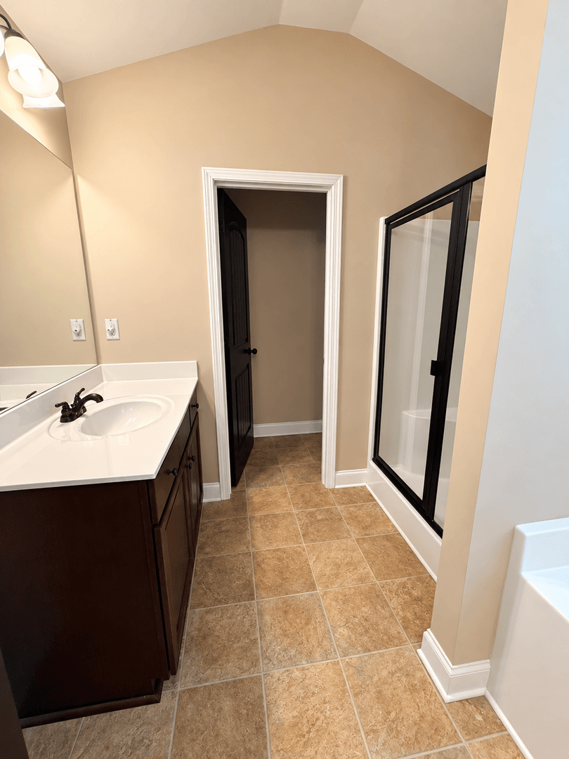 Loganville House: 424 Strawberry Walk