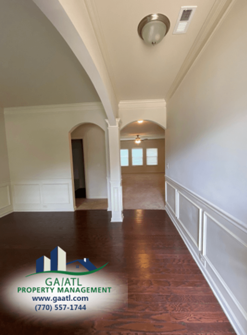 Hoschton House: 600 Country Ridge Drive