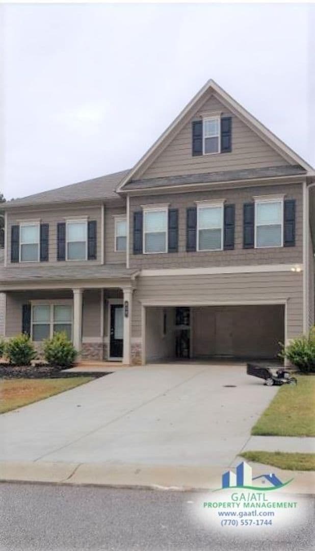 Hoschton House: 610 Country Ridge Drive