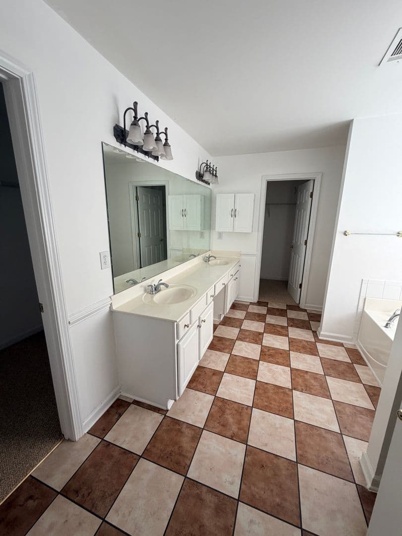 Duluth House: 4066 Parkway Circle
