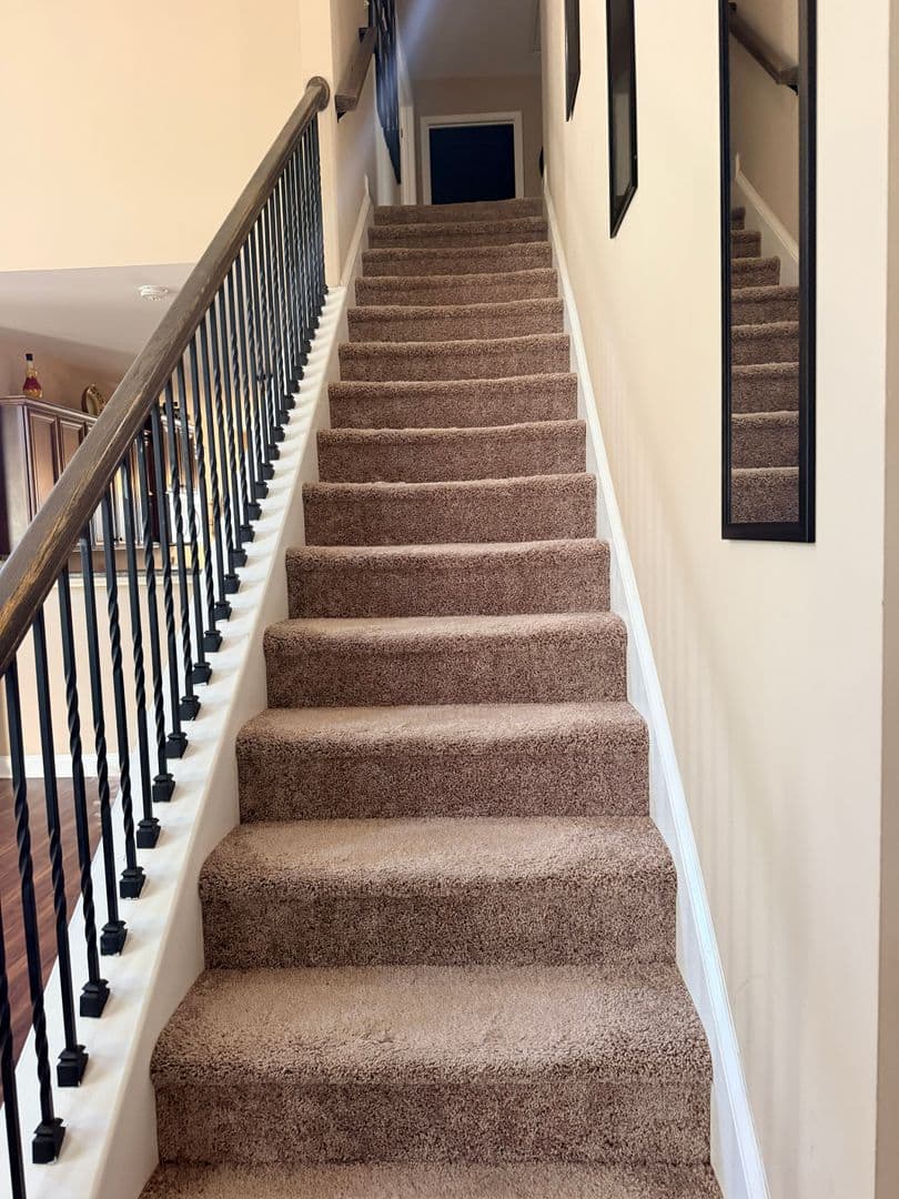 Loganville House: 424 Strawberry Walk