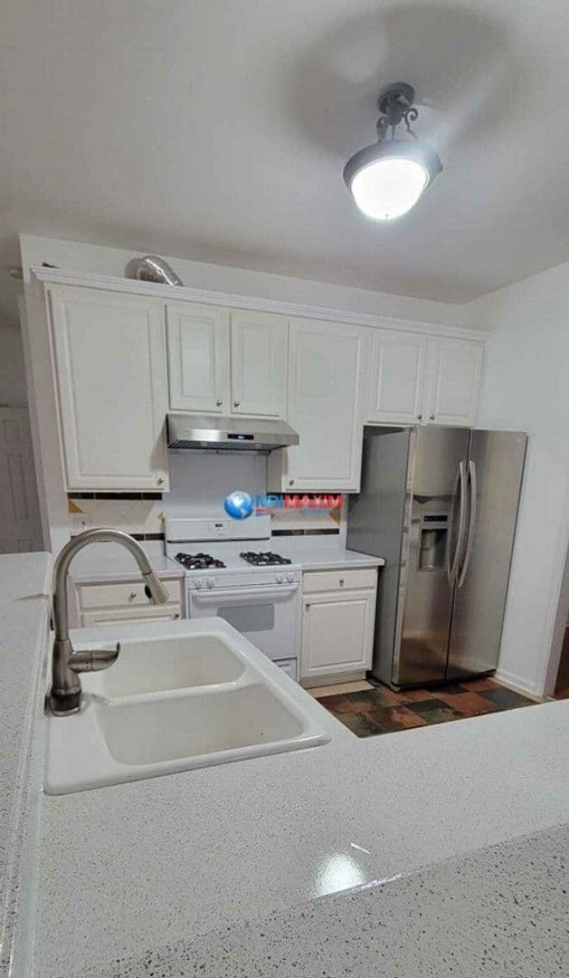 Duluth House: 4066 Parkway Circle