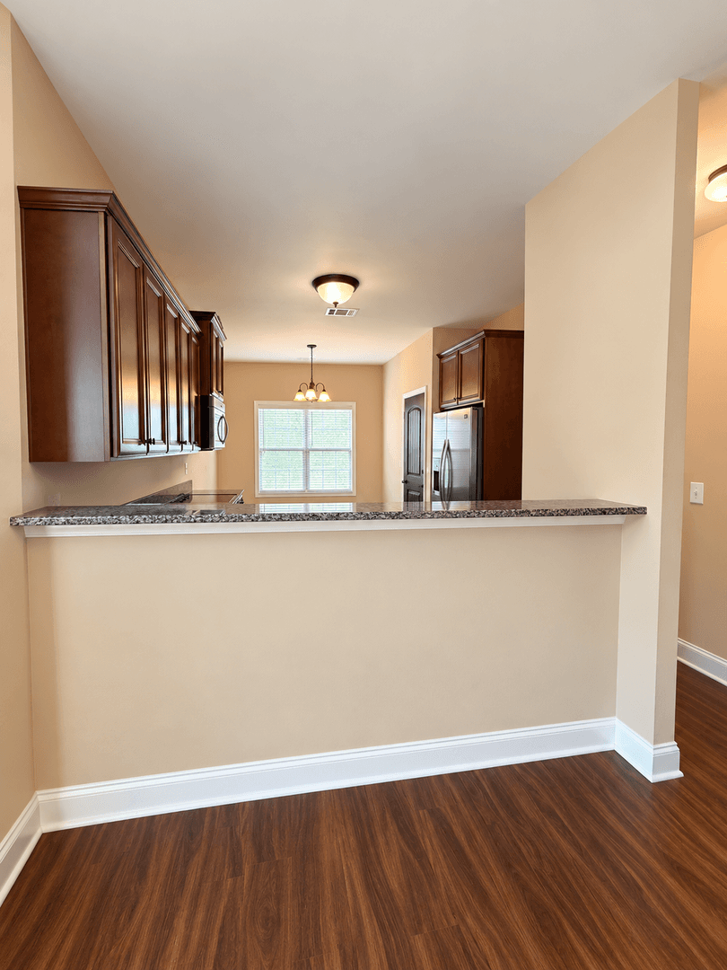 Loganville House: 424 Strawberry Walk