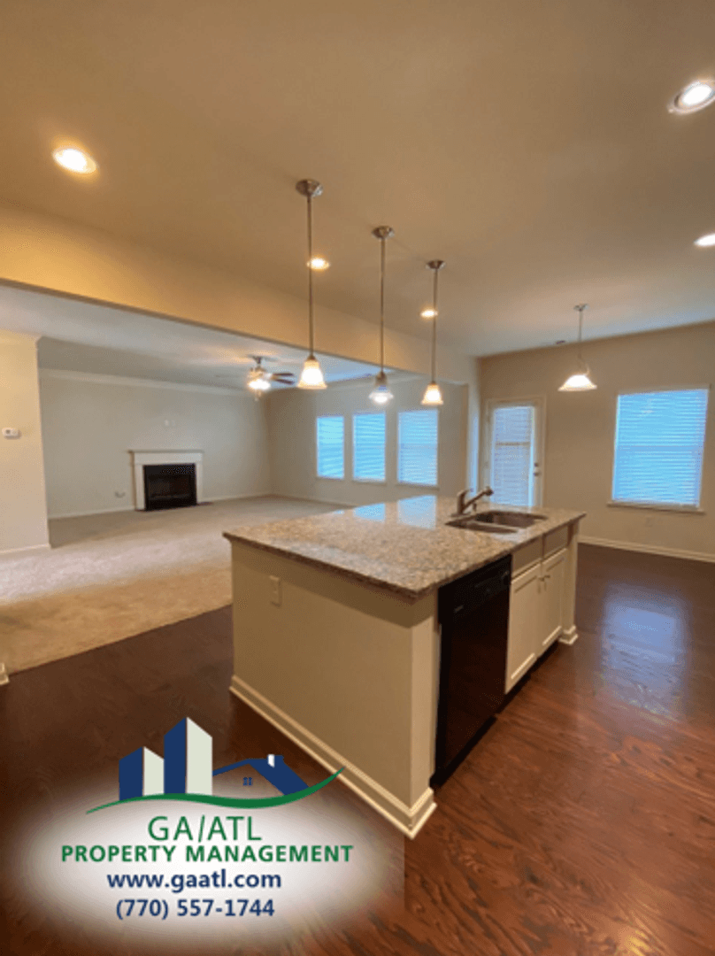 Hoschton House: 600 Country Ridge Drive