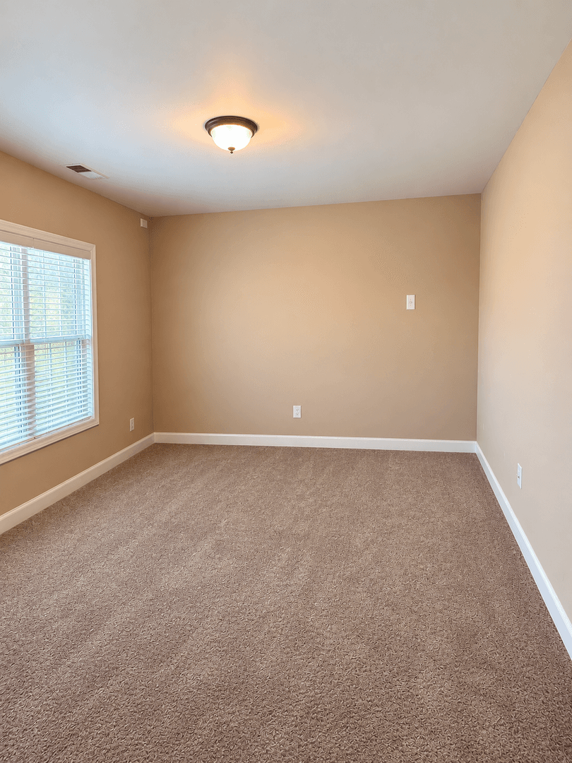 Loganville House: 424 Strawberry Walk