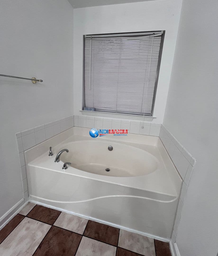 Duluth House: 4066 Parkway Circle