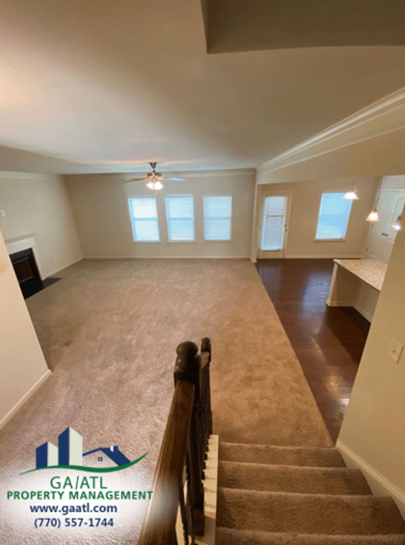 Hoschton House: 600 Country Ridge Drive