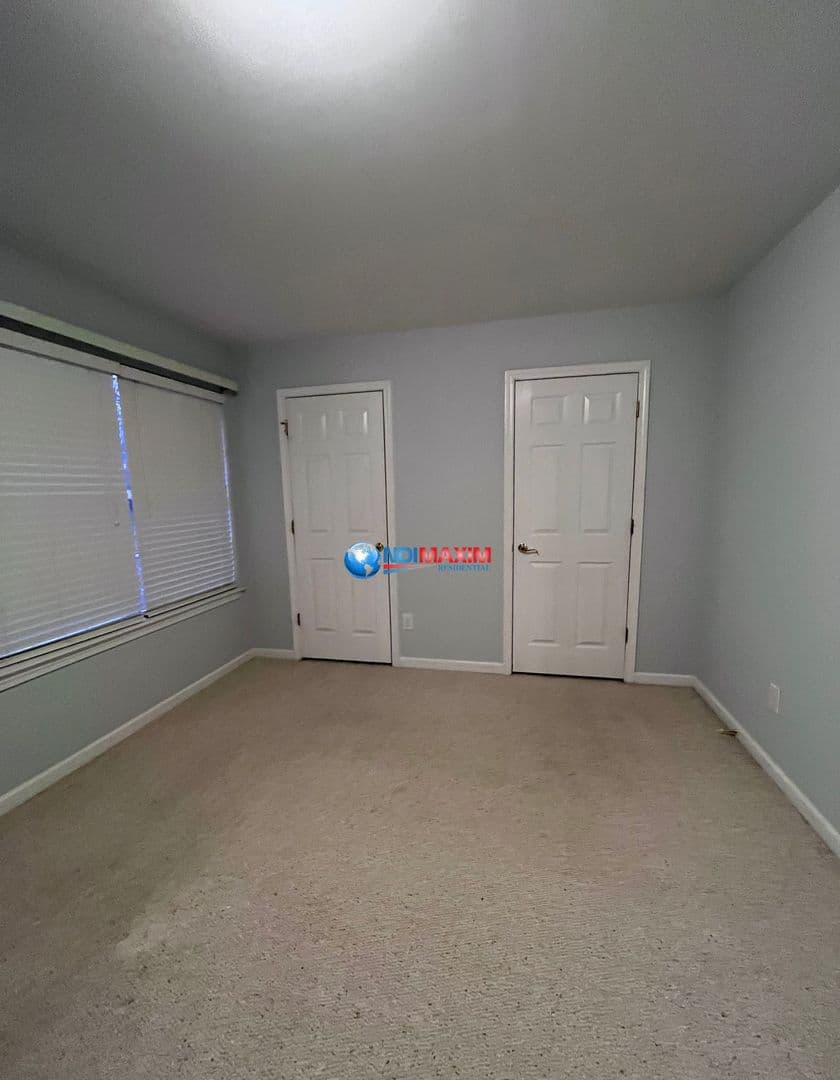 Duluth House: 4066 Parkway Circle