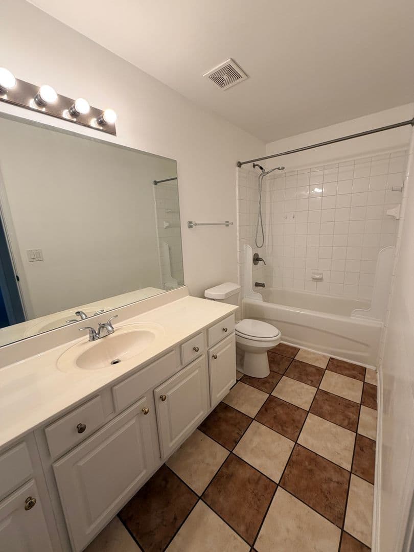 Duluth House: 4066 Parkway Circle