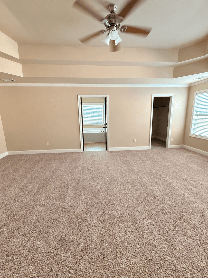 Loganville House: 424 Strawberry Walk