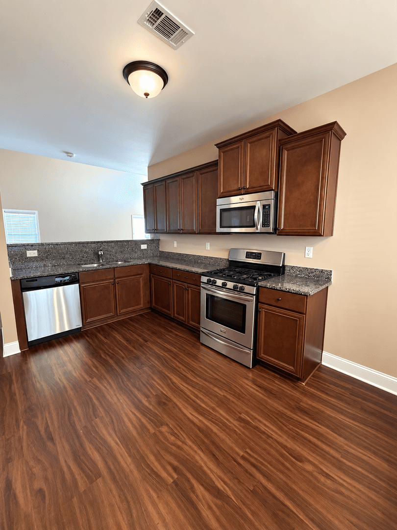 Loganville House: 424 Strawberry Walk