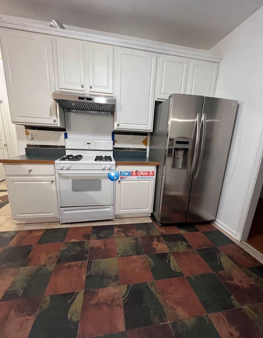 Duluth House: 4066 Parkway Circle