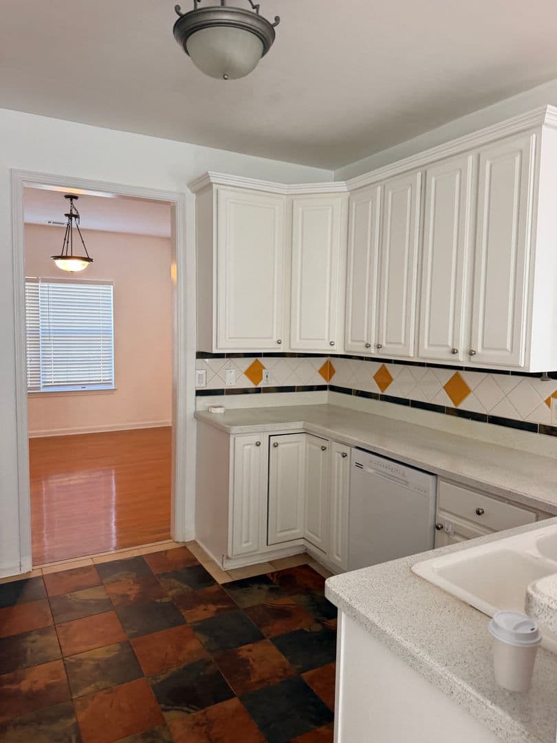 Duluth House: 4066 Parkway Circle