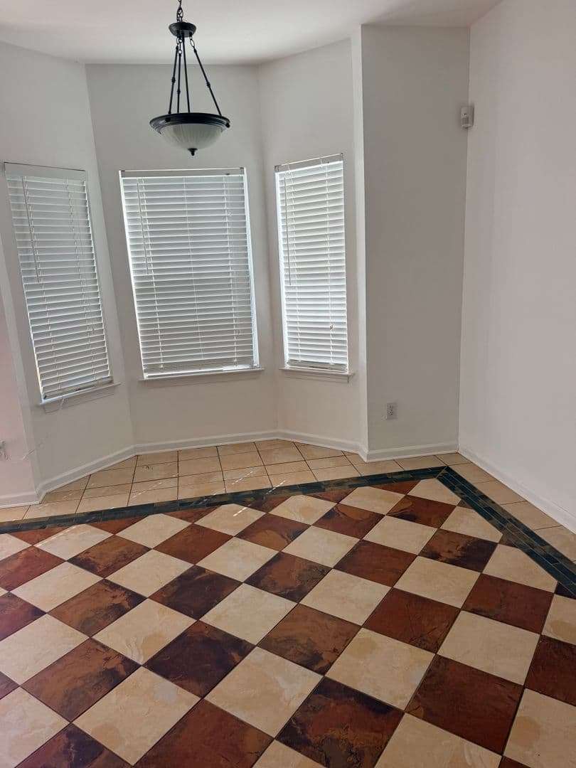 Duluth House: 4066 Parkway Circle