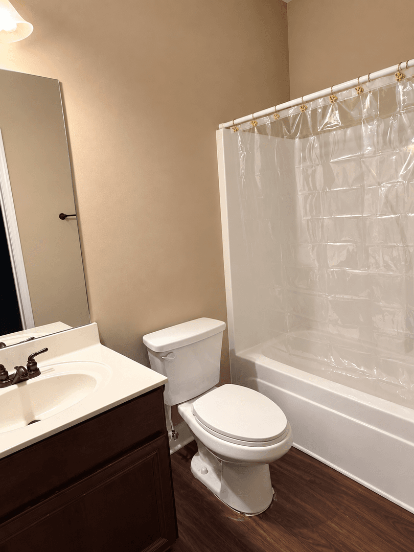 Loganville House: 424 Strawberry Walk